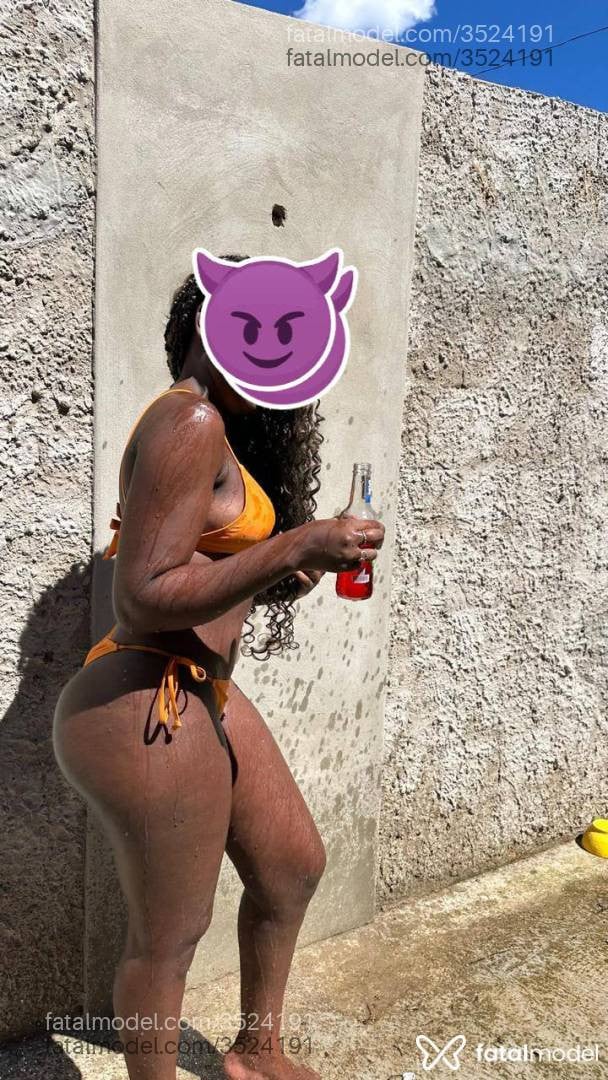 Acompanhante mulher morena (o) de olhos pretos - Suzanny
