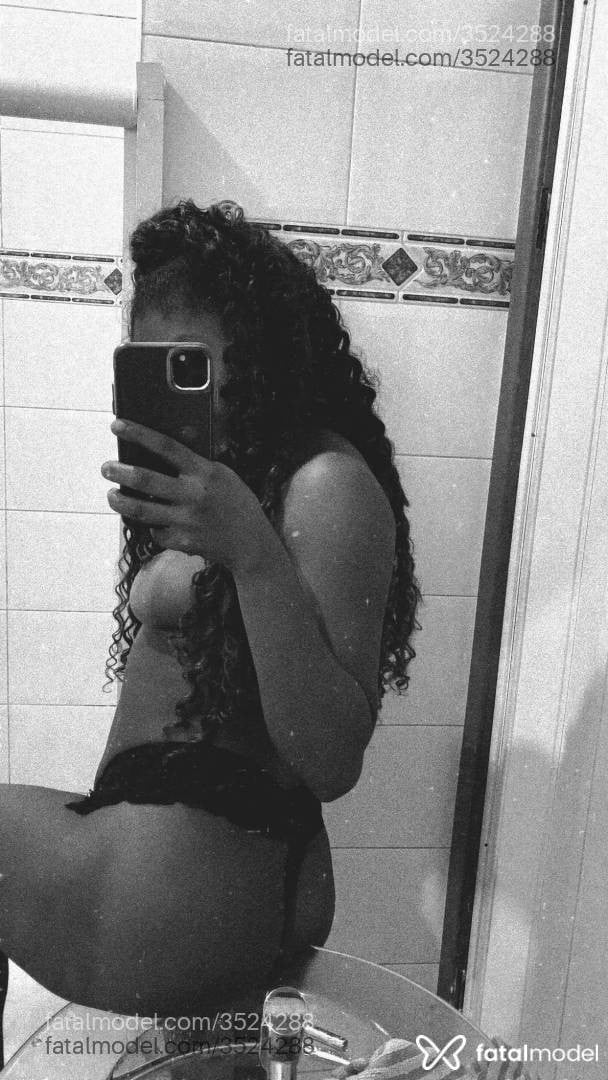 Acompanhante mulher com cabelo castanho de olhos pretos - Pâmela Andrade