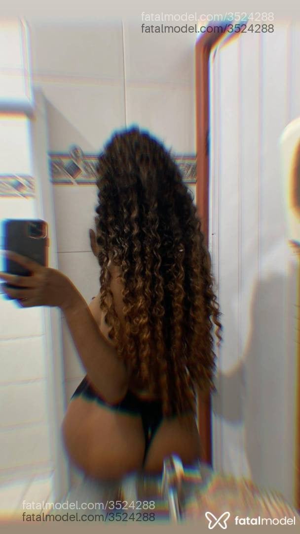 Acompanhante mulher com cabelo castanho de olhos pretos - Pâmela Andrade