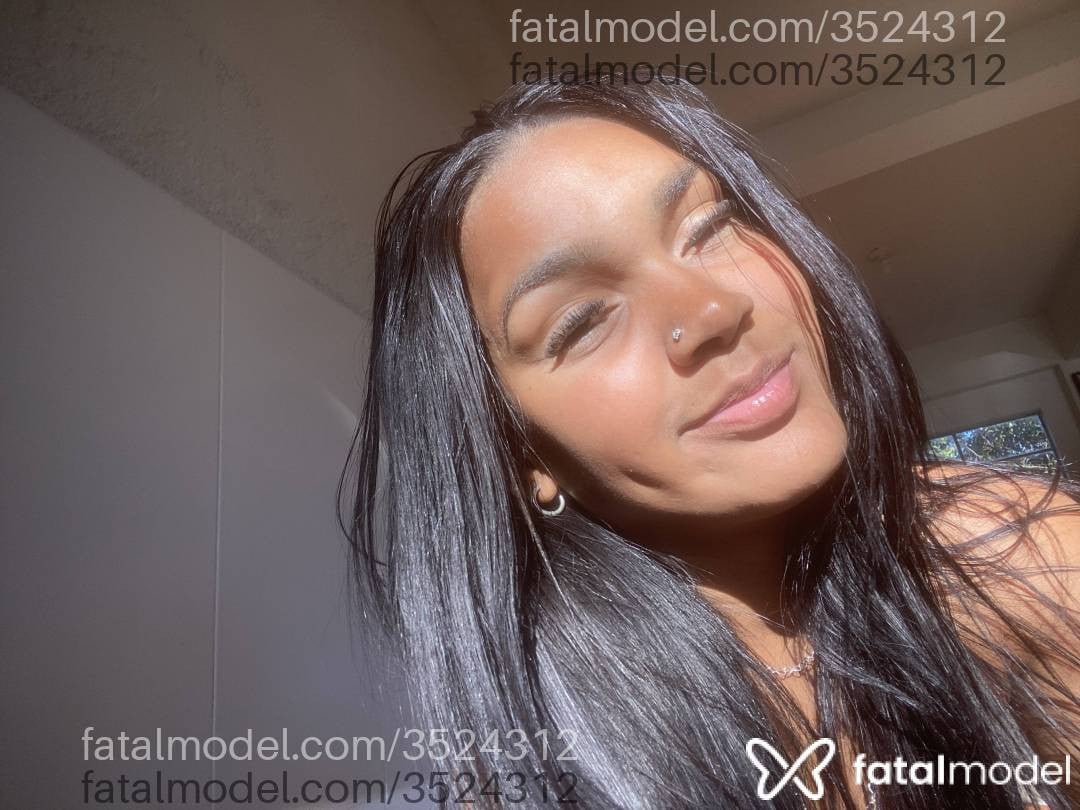 Acompanhante mulher morena (o) de olhos pretos - Belinha
