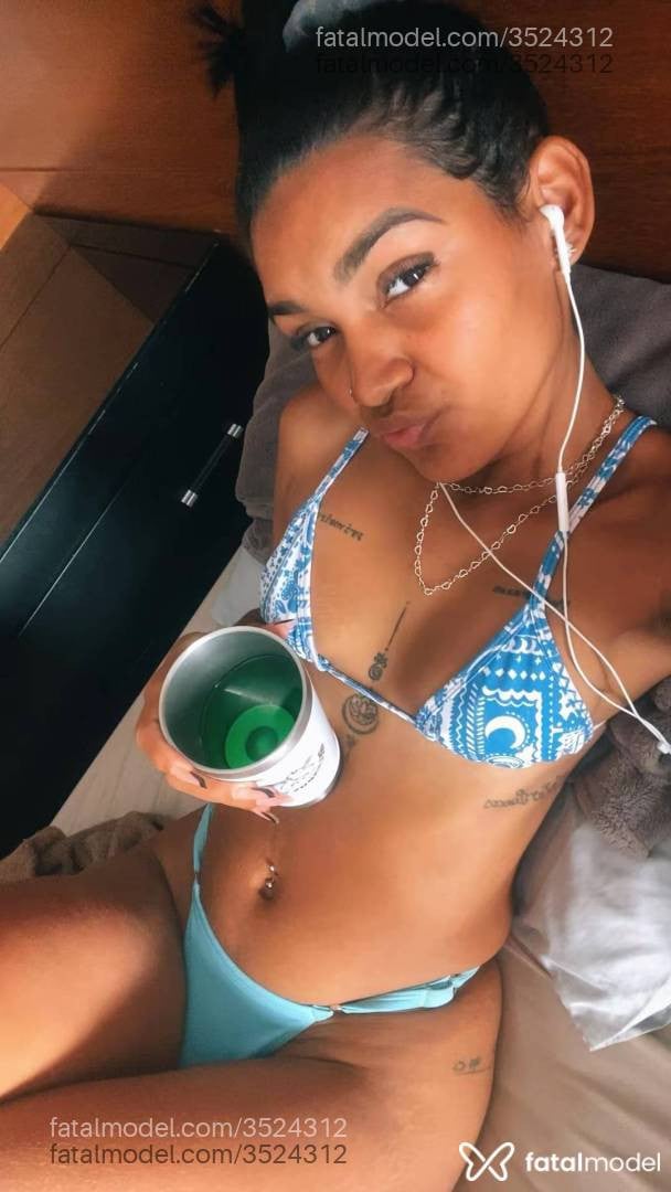 Acompanhante mulher morena (o) de olhos pretos - Belinha