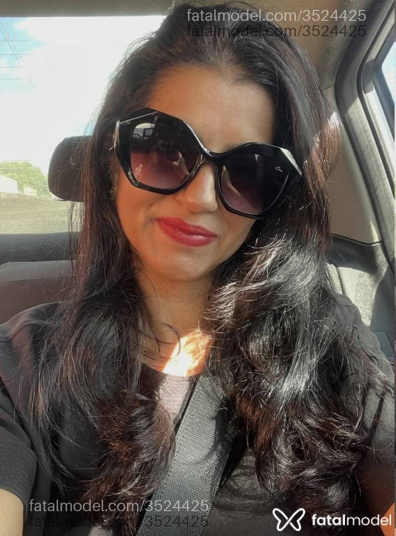 Acompanhante mulher com cabelo castanho de olhos castanhos - Emanuelle