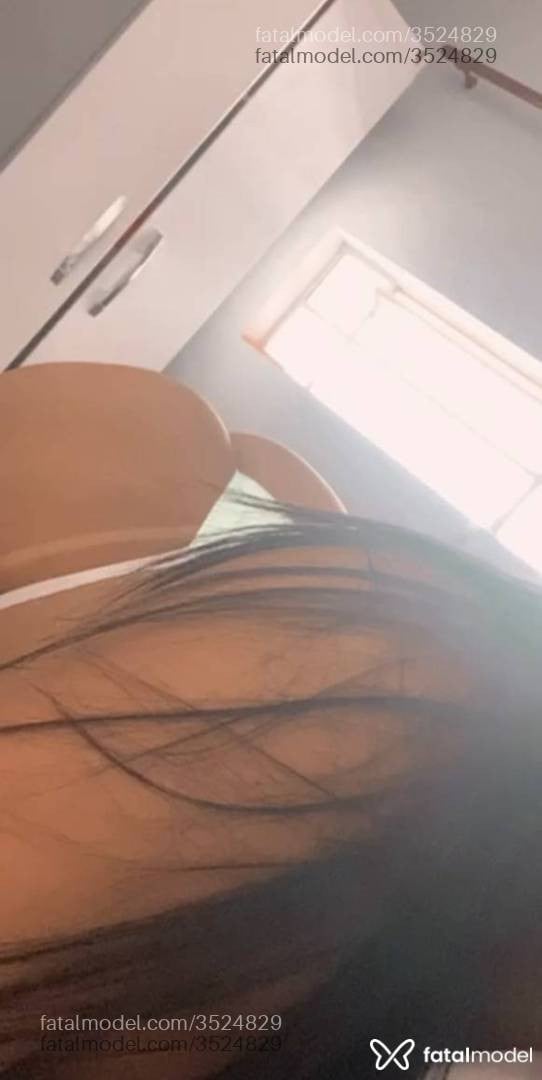 Acompanhante mulher morena (o) de olhos castanhos - Mirella