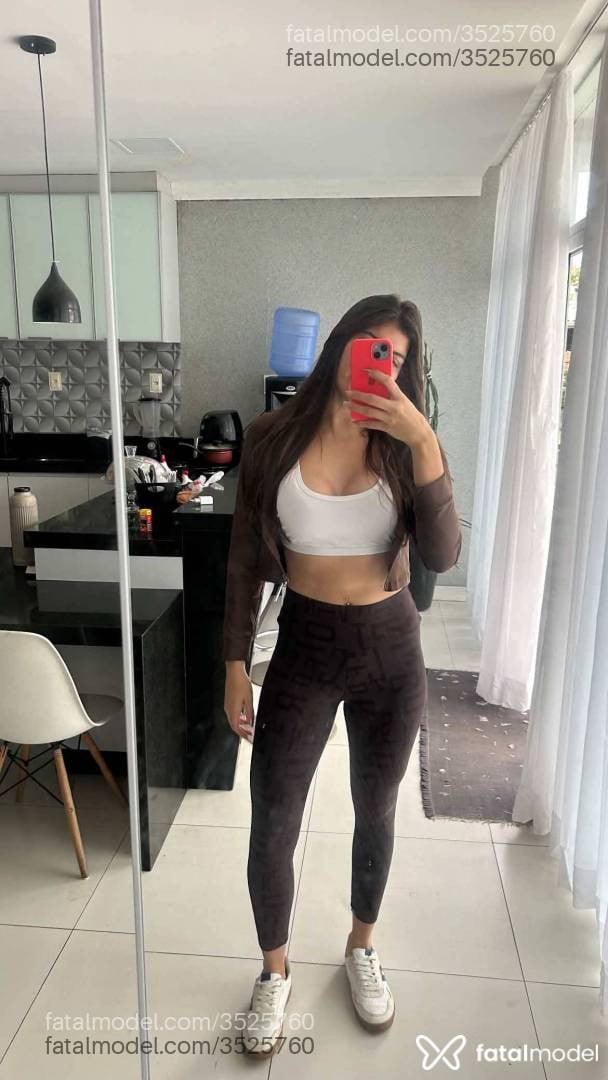 Acompanhante mulher com cabelo castanho de olhos pretos - Jessica
