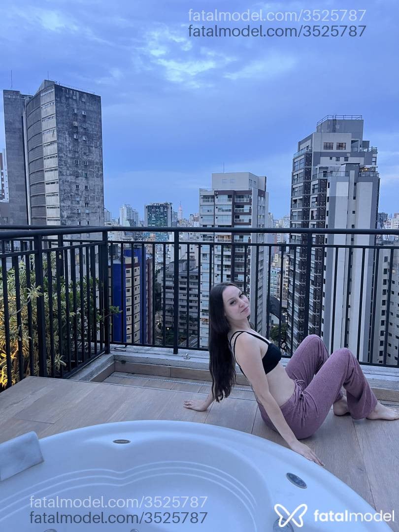Acompanhante mulher loira (o) de olhos azuis - Alana