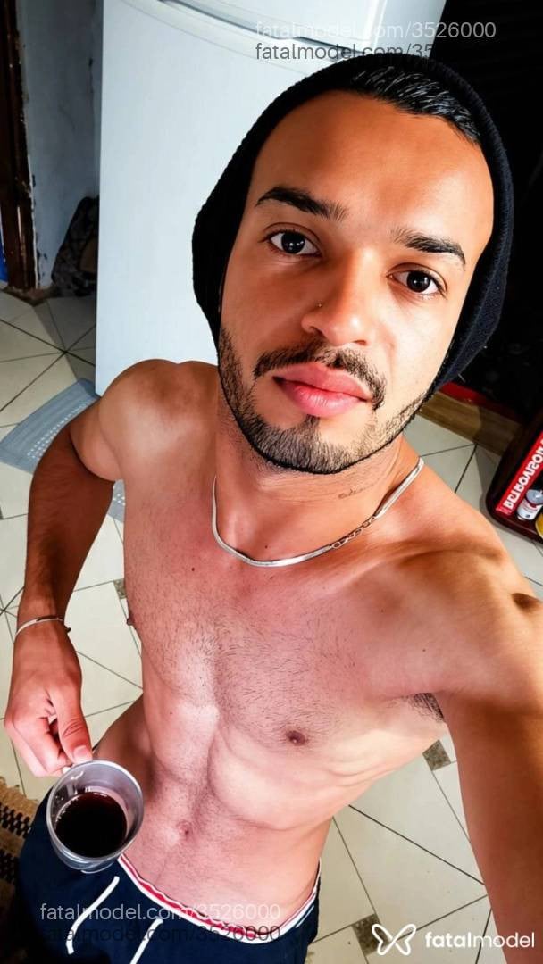 Acompanhante homem morena (o) de olhos pretos - Adilton Acompanhante homem morena (o) de olhos pretos - Adilton