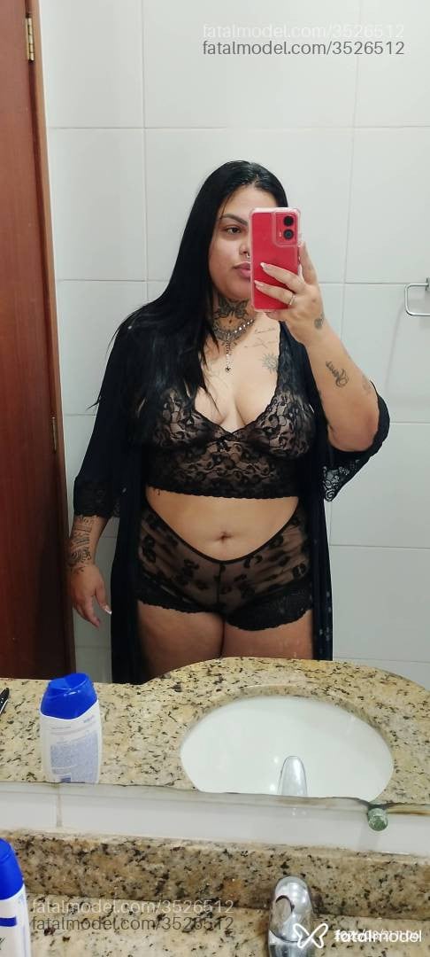 Acompanhante mulher morena (o) de olhos castanhos - Thataa