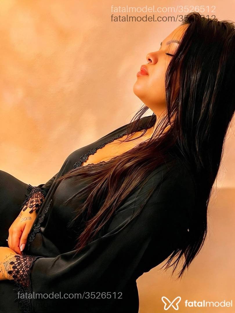 Acompanhante mulher morena (o) de olhos castanhos - Thataa