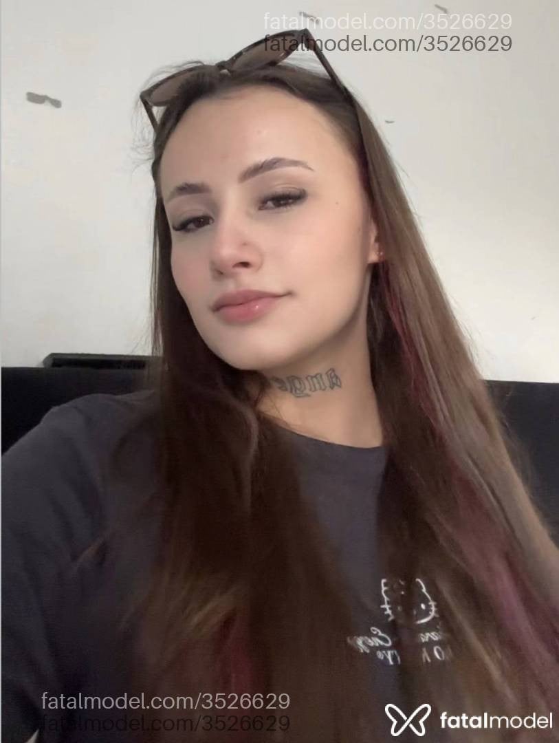Acompanhante mulher com cabelo castanho de olhos castanhos - Bruna