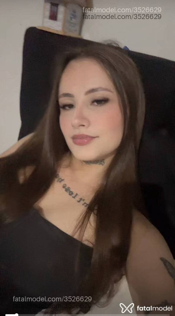 Acompanhante mulher com cabelo castanho de olhos castanhos - Bruna