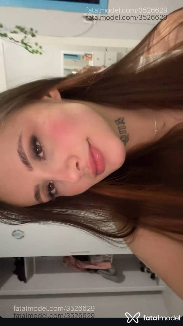 Acompanhante mulher com cabelo castanho de olhos castanhos - Bruna