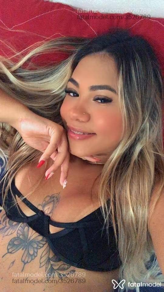 Acompanhante mulher loira (o) de olhos castanhos - Karine Silva