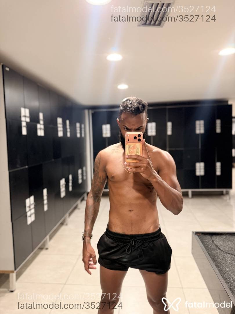 Acompanhante homem morena (o) de olhos pretos - Vitor