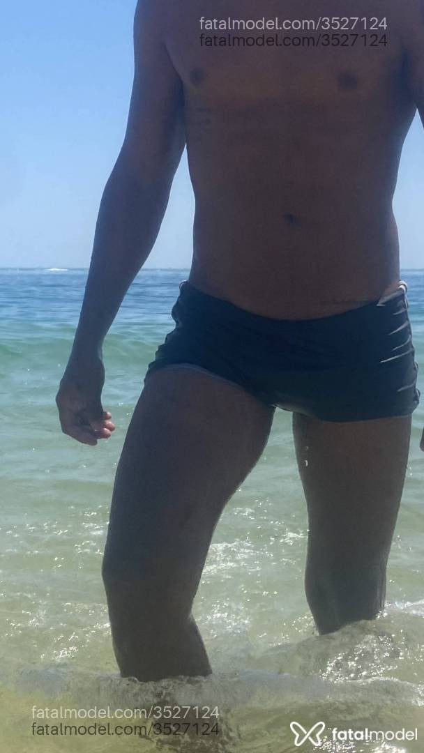 Acompanhante homem morena (o) de olhos pretos - Vitor