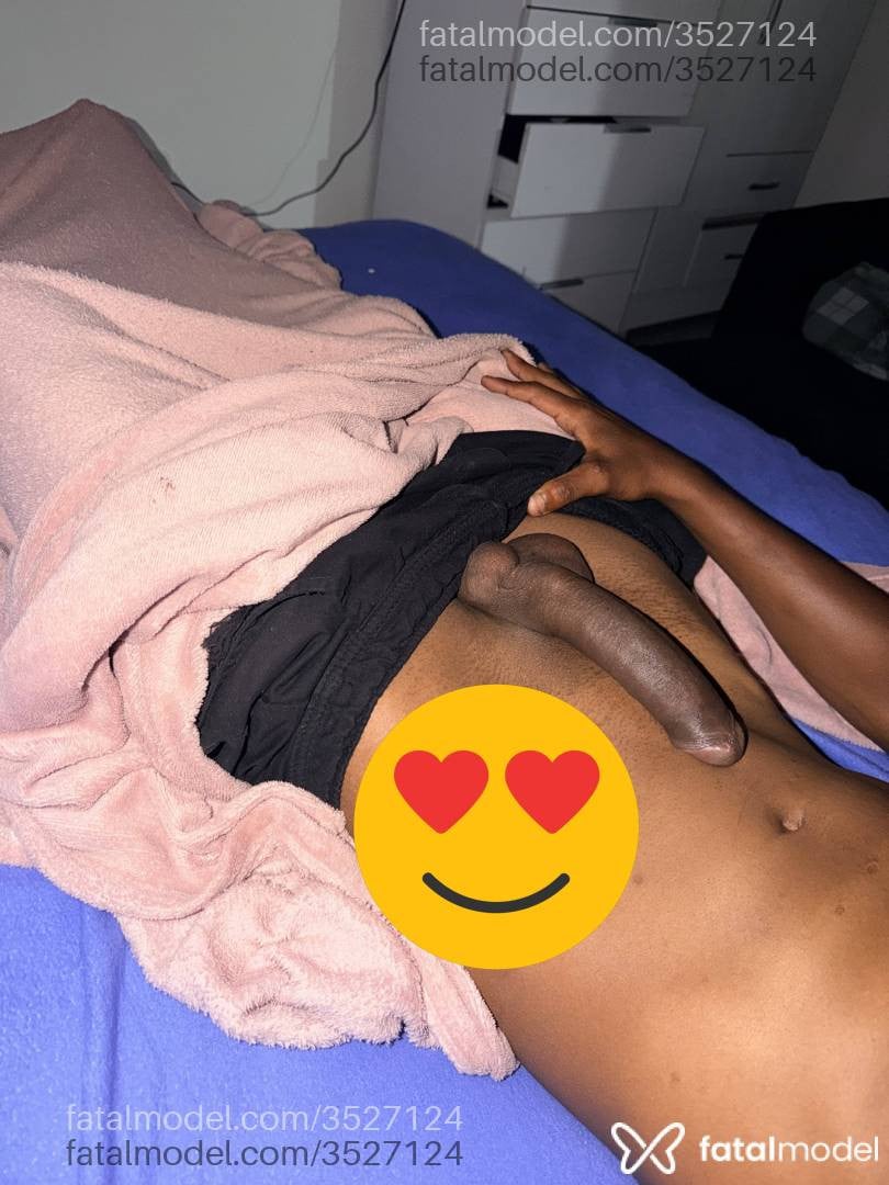Acompanhante homem morena (o) de olhos pretos - Vitor