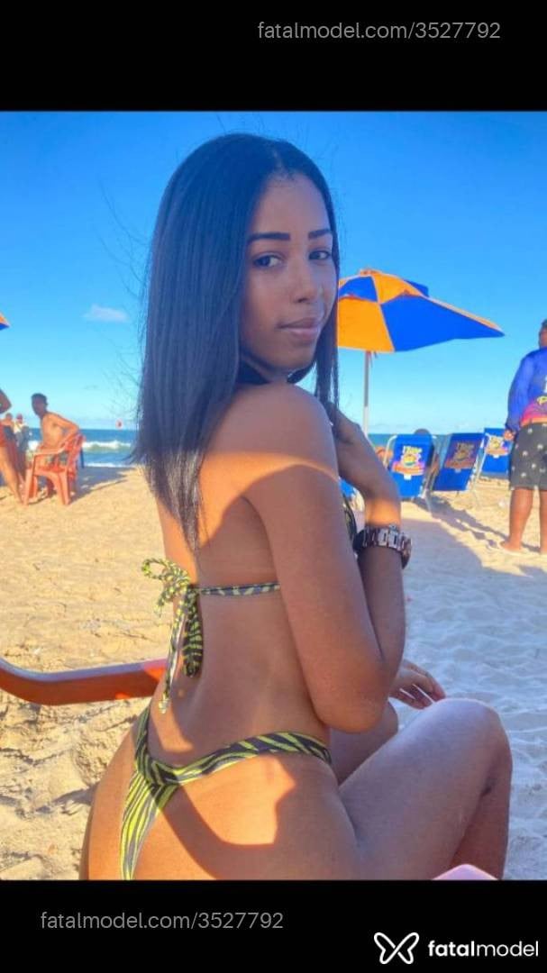 Acompanhante mulher morena (o) de olhos pretos - Danny