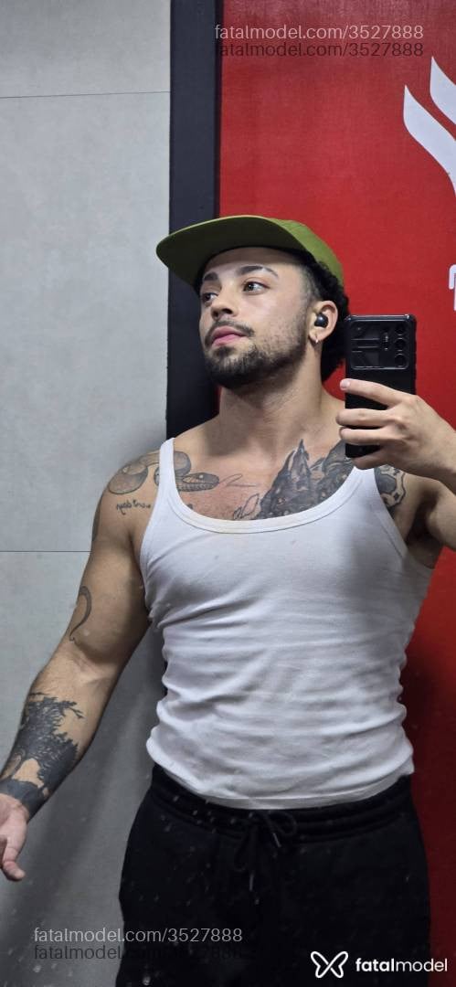 Acompanhante homem trans morena (o) de olhos castanhos - Don Papi