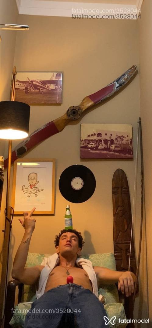 Acompanhante homem com cabelo castanho de olhos castanhos - Pietro