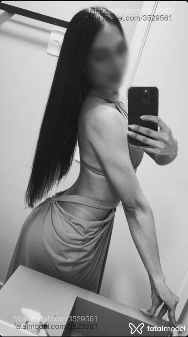 Acompanhante mulher morena (o) de olhos azuis - Sophie