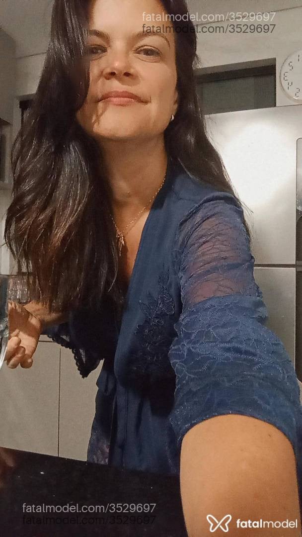 Acompanhante mulher morena (o) de olhos castanhos - Pérola