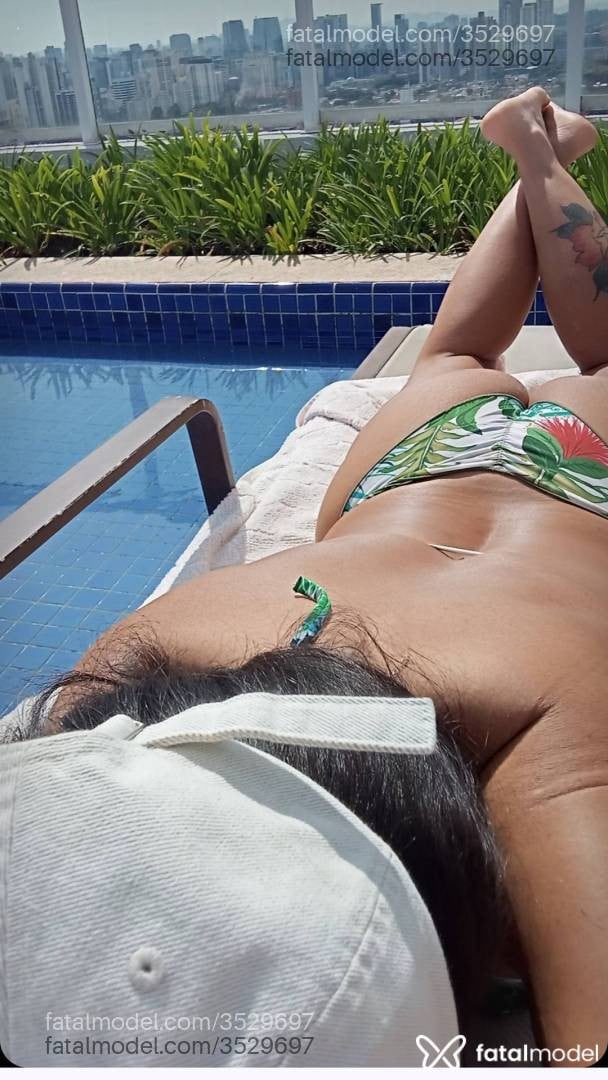 Acompanhante mulher morena (o) de olhos castanhos - Pérola