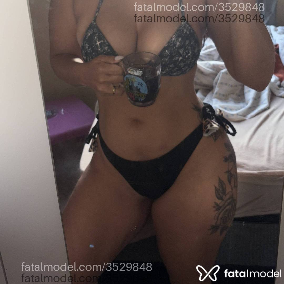 Acompanhante mulher morena (o) de olhos castanhos - Candygirl
