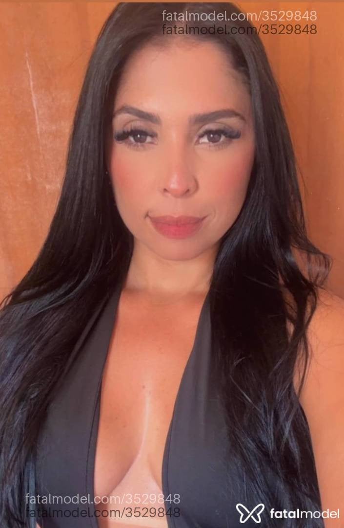 Acompanhante mulher morena (o) de olhos castanhos - Candygirl