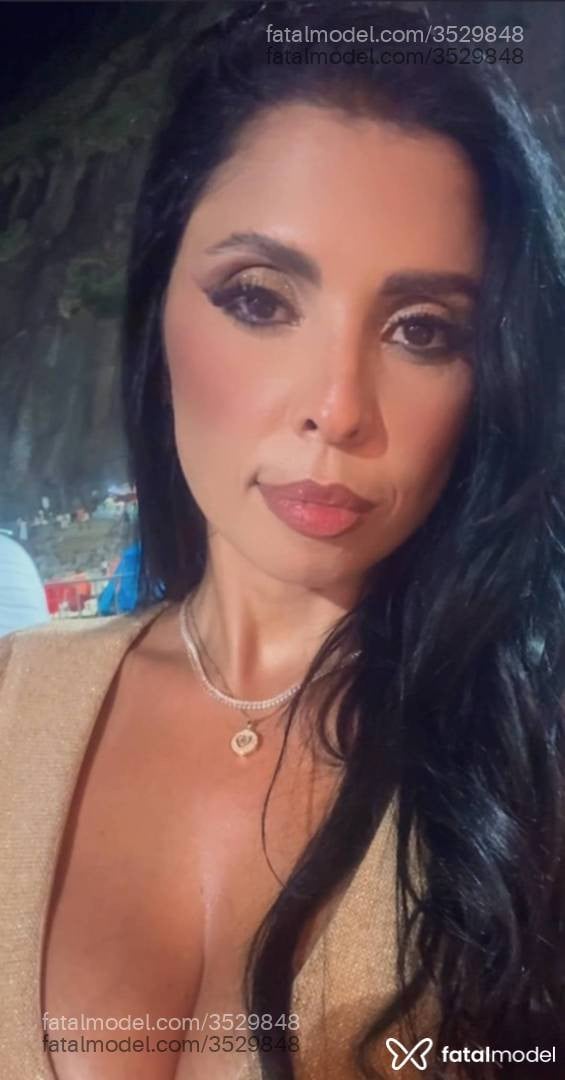 Acompanhante mulher morena (o) de olhos castanhos - Candygirl