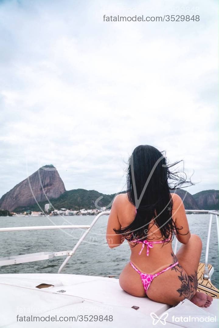 Acompanhante mulher morena (o) de olhos castanhos - Candygirl