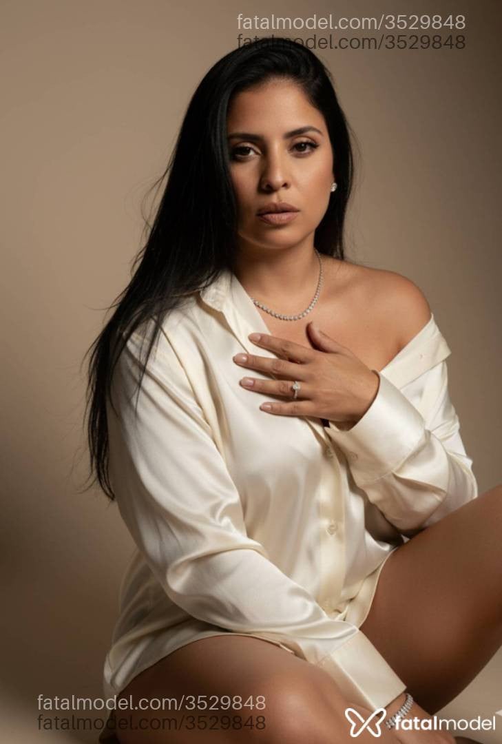 Acompanhante mulher morena (o) de olhos castanhos - Candygirl