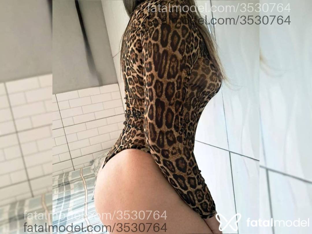 Acompanhante mulher loira (o) de olhos castanhos - Emilly Lacerda