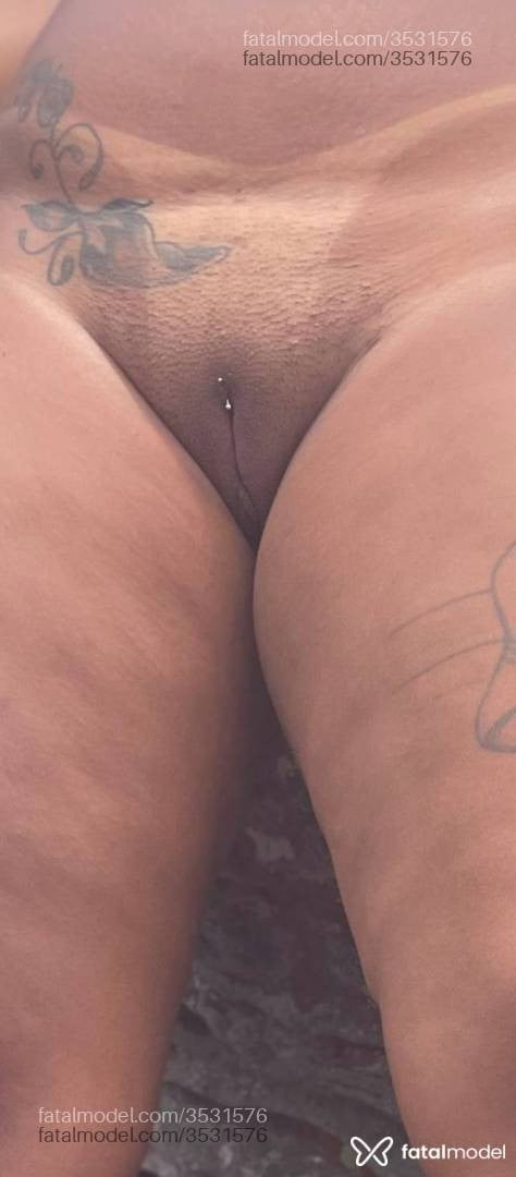 Acompanhante mulher morena (o) de olhos pretos - Indiia Thainá