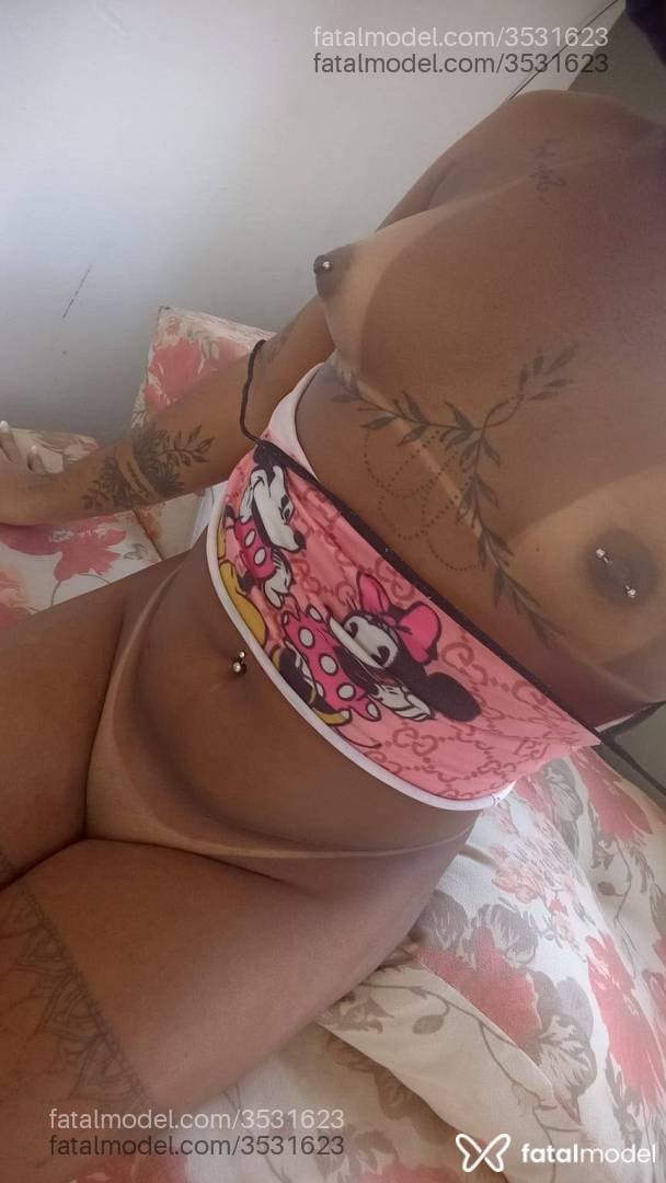 Acompanhante mulher trans loira (o) de olhos pretos - Emilybaiana