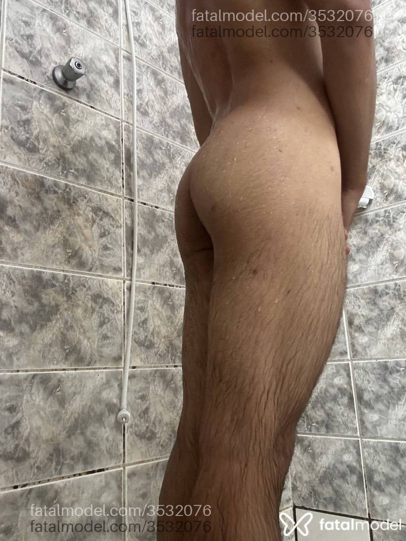 Acompanhante homem com cabelo castanho de olhos castanhos - Vitor