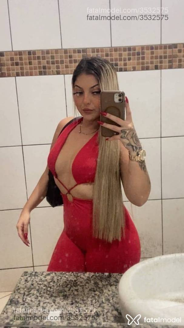 Acompanhante mulher loira (o) de olhos verdes - Babiiiii