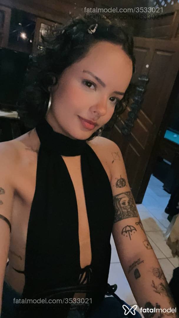 Acompanhante mulher com cabelo castanho de olhos castanhos - Milla