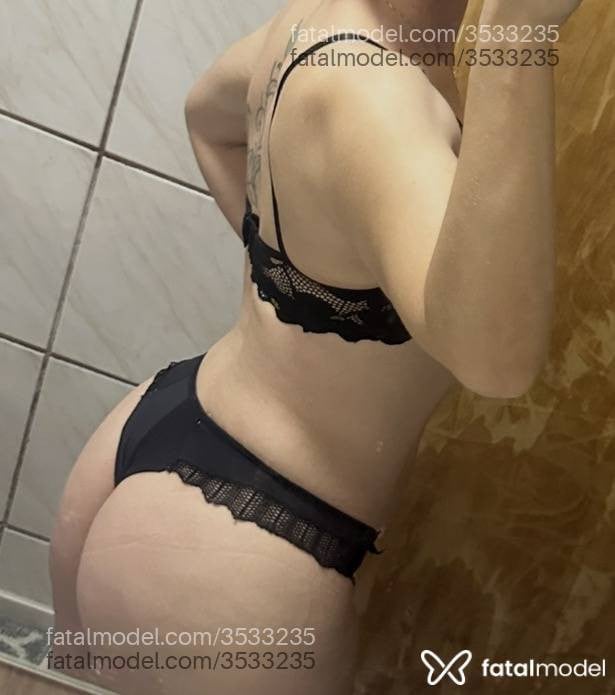 Acompanhante mulher com cabelo castanho de olhos castanhos - Valentina