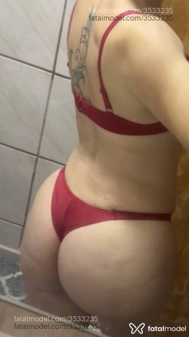 Acompanhante mulher com cabelo castanho de olhos castanhos - Valentina