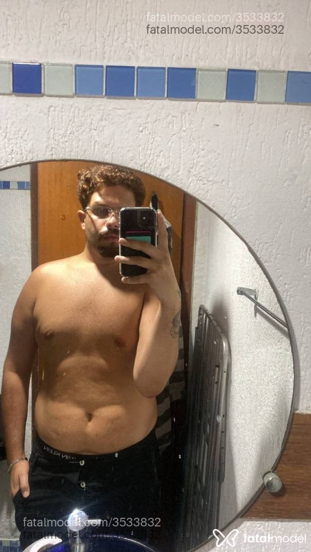 Acompanhante homem morena (o) de olhos castanhos - Mathew