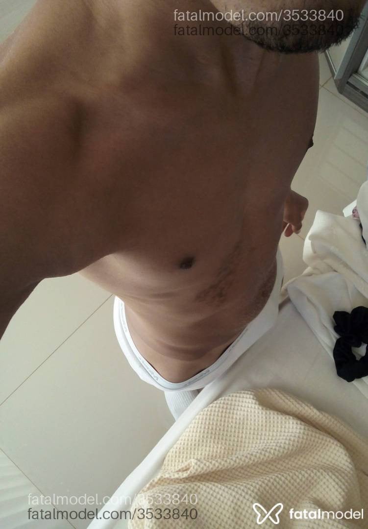 Acompanhante homem com cabelo castanho de olhos castanhos - Lucas Carvalho