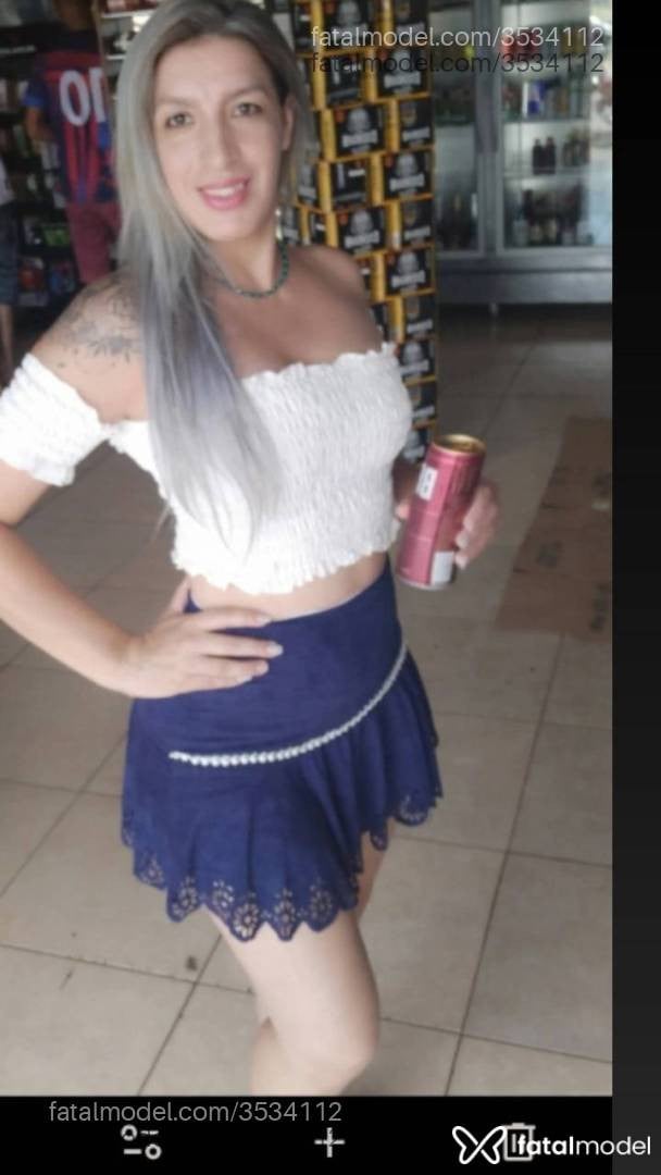 Acompanhante mulher loira (o) de olhos castanhos - Zara Barros