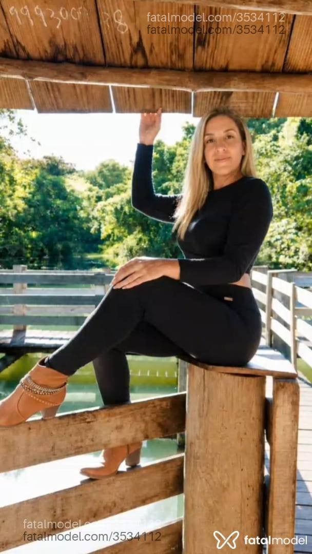 Acompanhante mulher loira (o) de olhos castanhos - Zara Barros