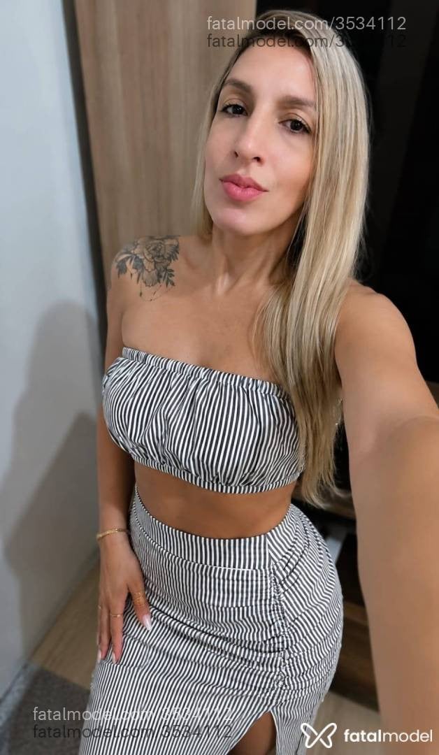 Acompanhante mulher loira (o) de olhos castanhos - Zara Barros