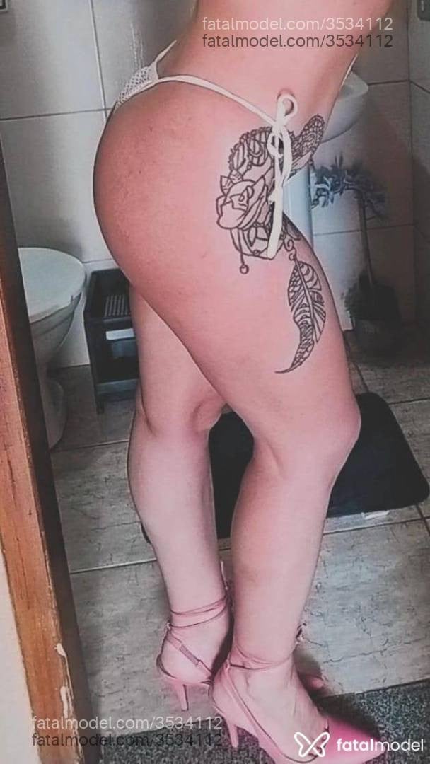Acompanhante mulher loira (o) de olhos castanhos - Zara Barros