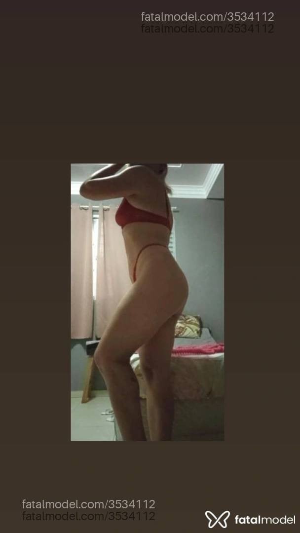 Acompanhante mulher loira (o) de olhos castanhos - Zara Barros
