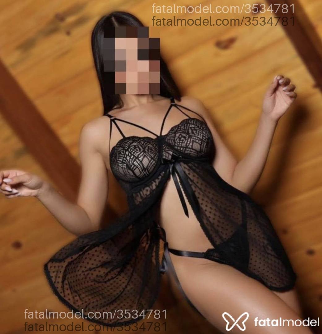 Acompanhante mulher com cabelo castanho de olhos castanhos - Camila Araújo