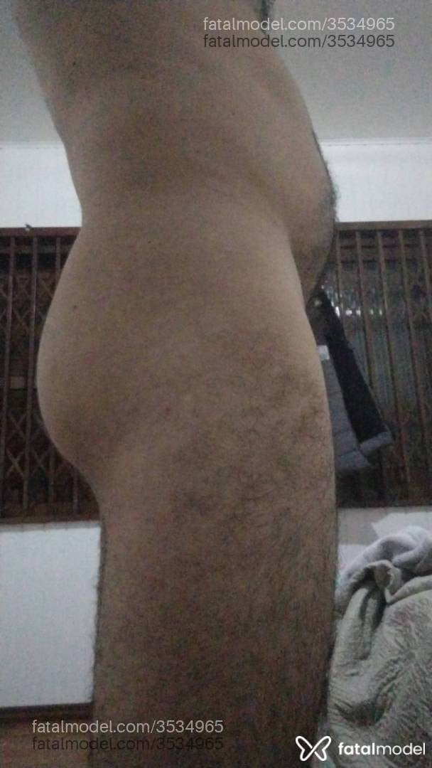 Acompanhante homem sem cabelo de olhos pretos - Marcos