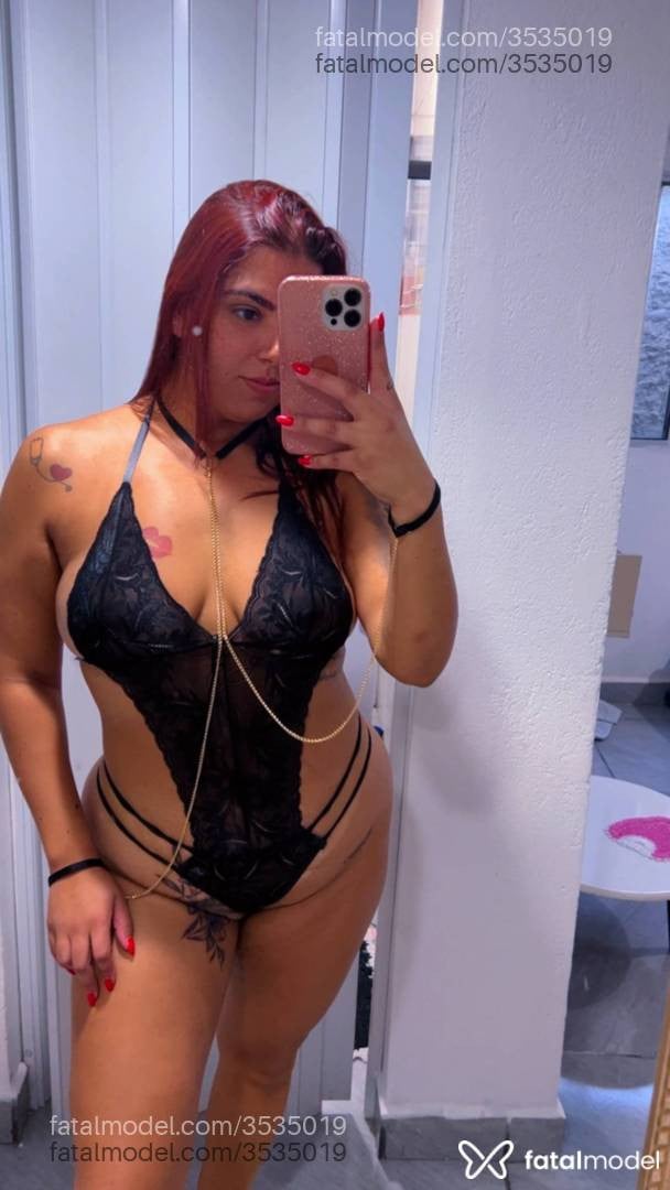Acompanhante mulher ruiva (o) de olhos castanhos - Domenica