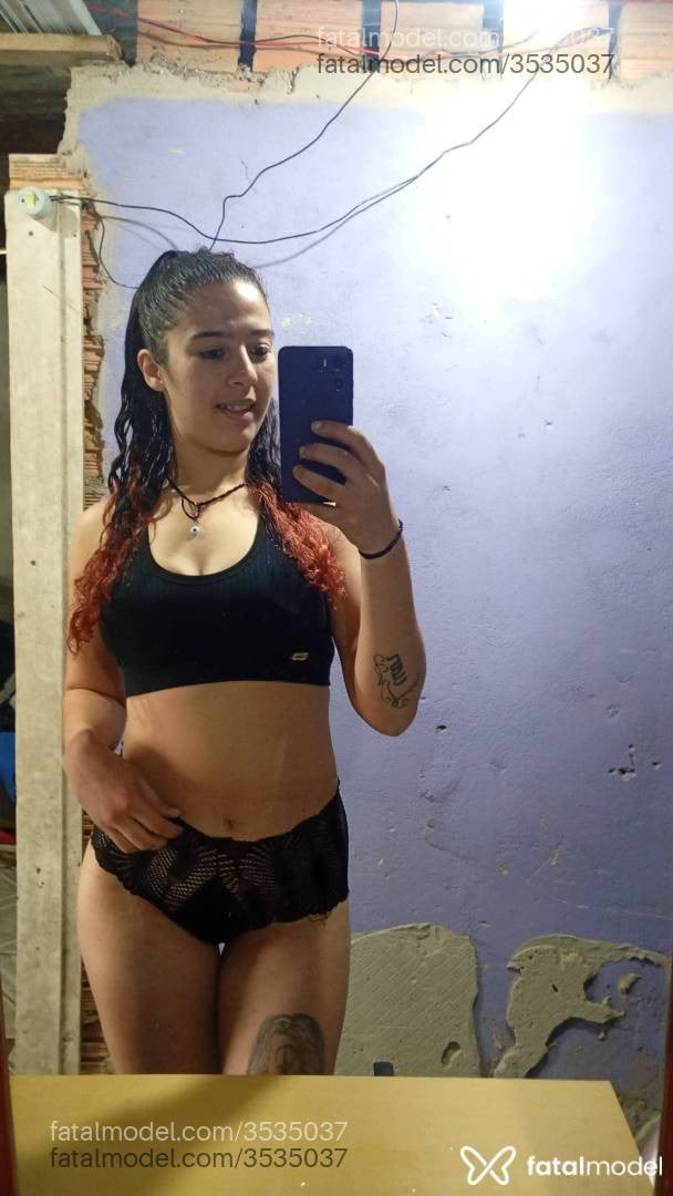 Acompanhante mulher morena (o) de olhos castanhos - Carla