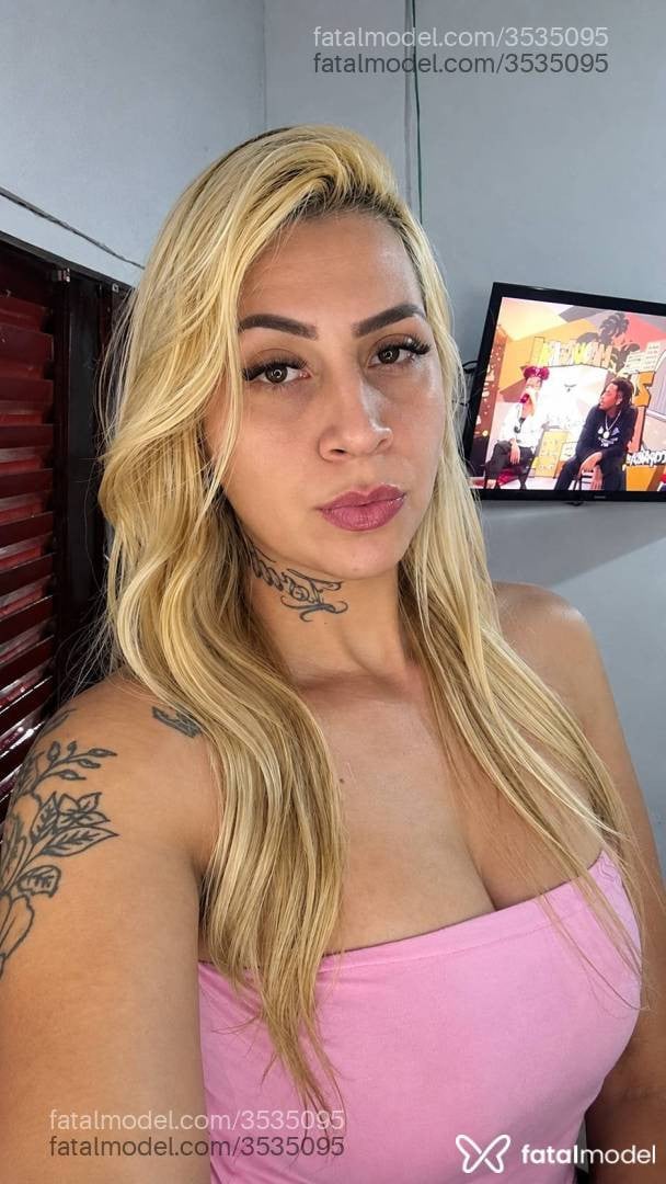 Acompanhante mulher loira (o) de olhos castanhos - Marcela Albuquerqu